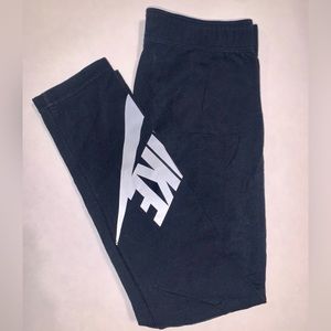 NIKE Women’s Extra Small Crop Leggings
